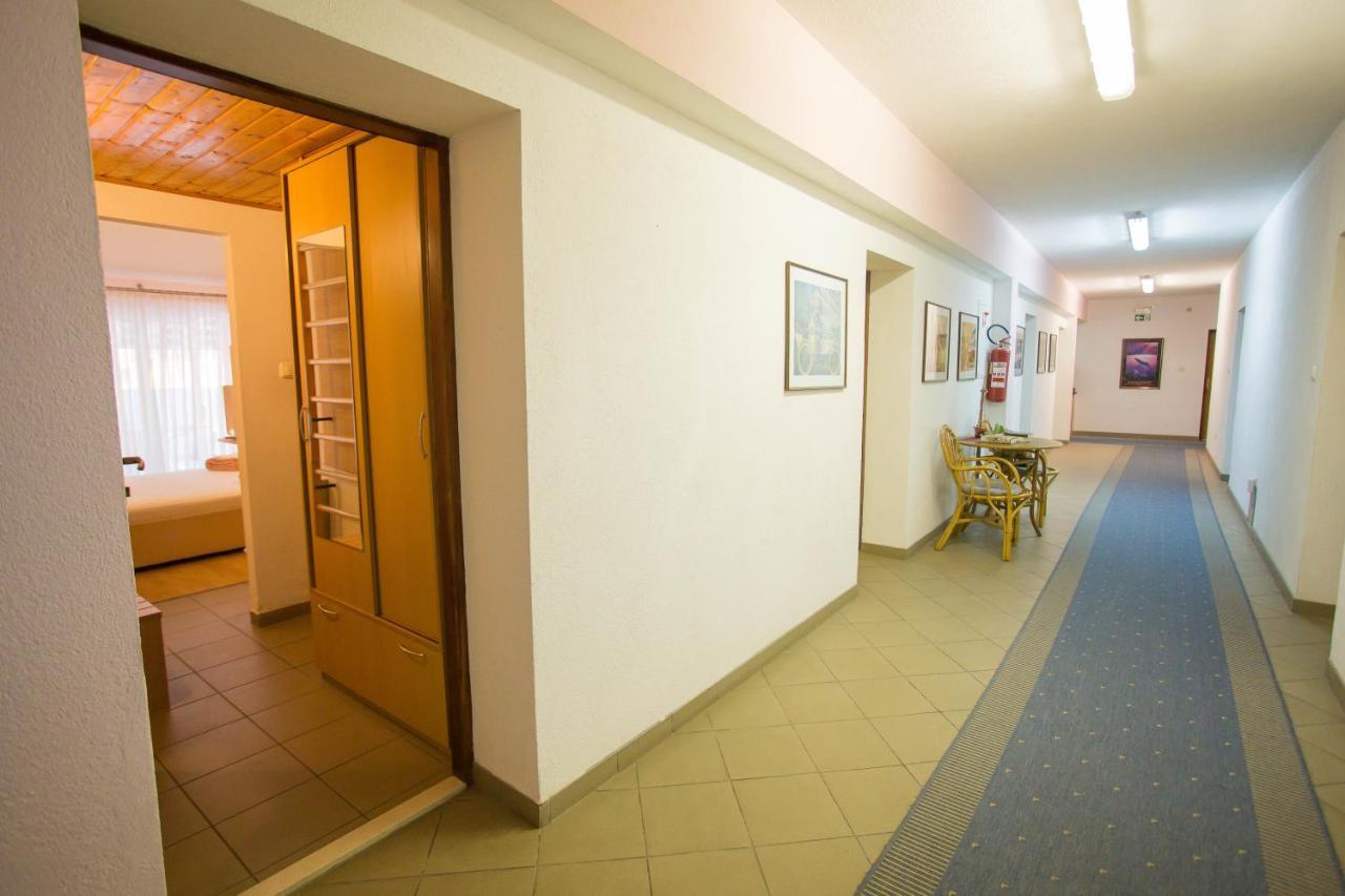Aparthotel Pecic Gradac  Eksteriør billede